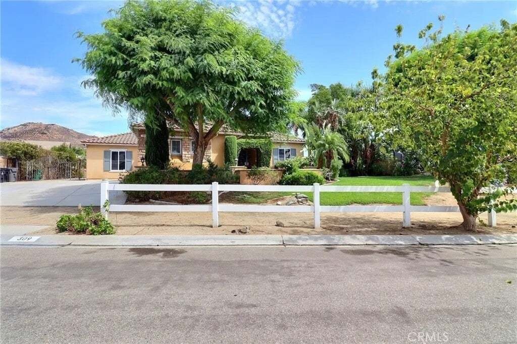 House in Norco, California, United States 1 - 18903007