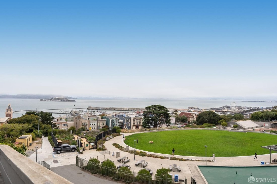 Condo in San Francisco, California, United States 5 - 18902773