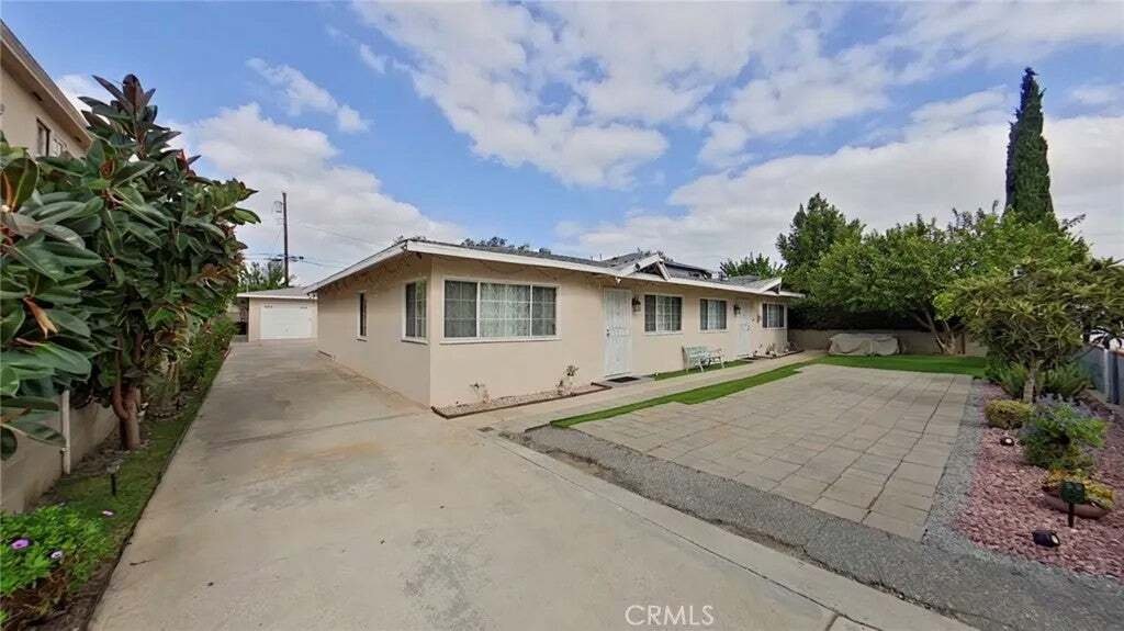 Los Angeles, California, United States 1 - 18903032