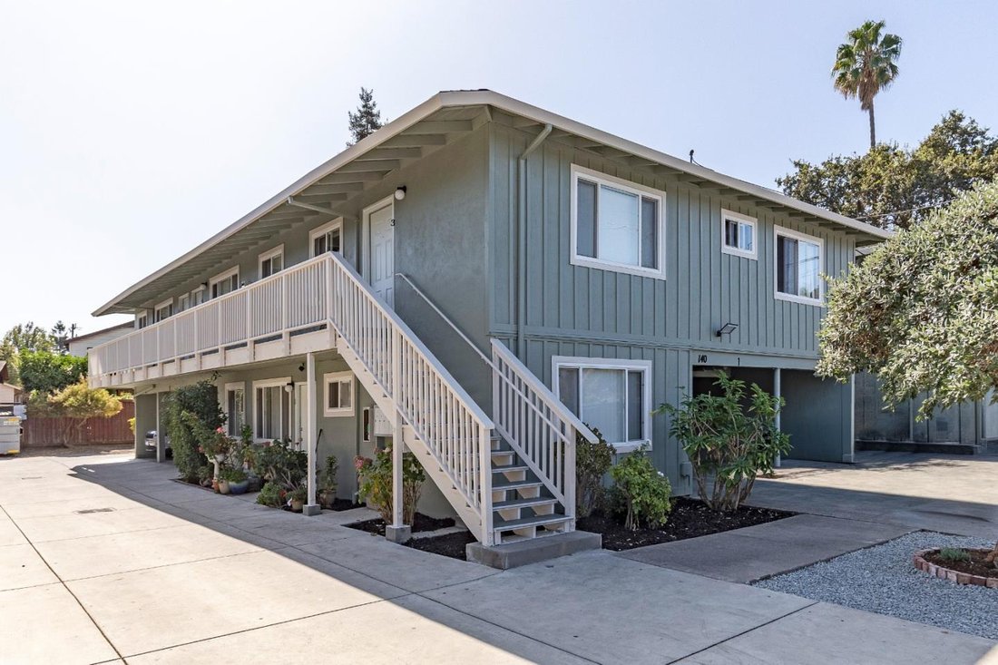 Redwood City, California, United States 4 - 18903293