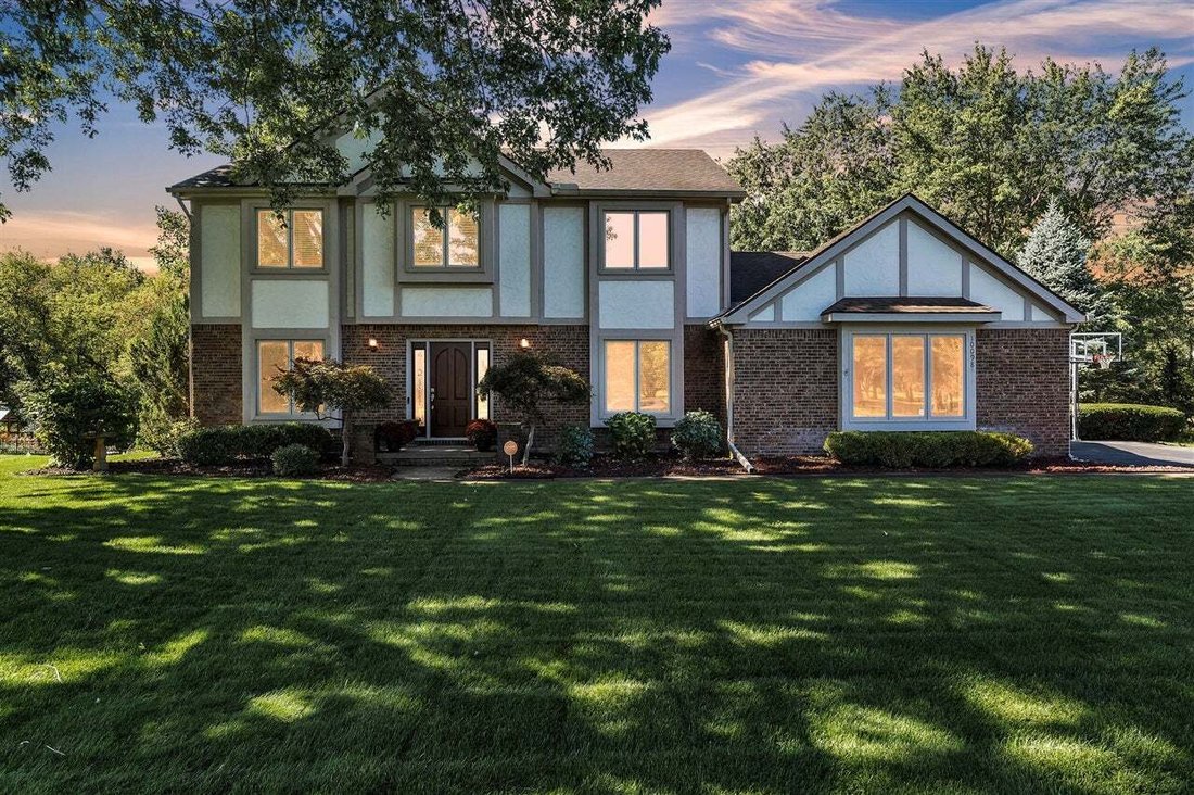 House in Brighton, Michigan, United States 1 - 18903569