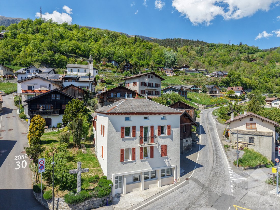 Conthey, Valais/Wallis, Switzerland 1 - 18903137