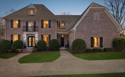 Co Op in Forest Hills, Tennessee, United States 1