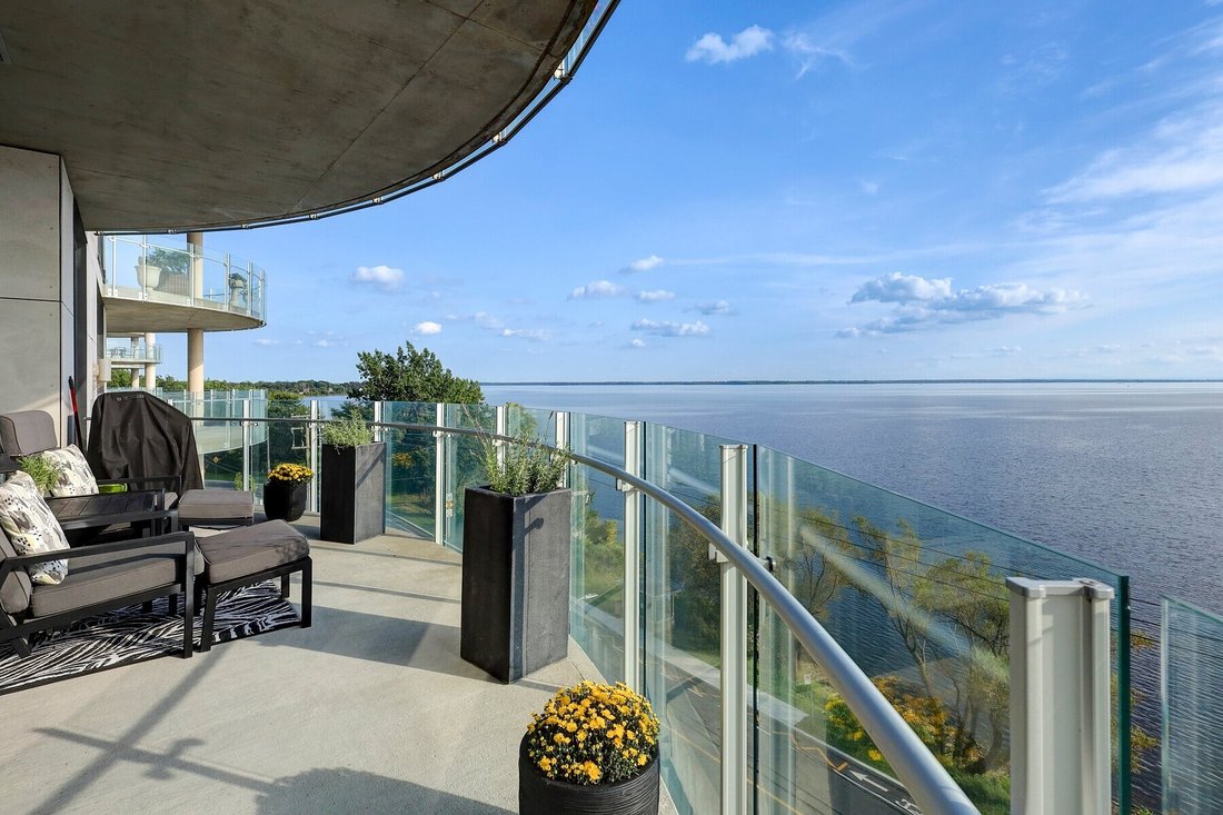 Condo in Pointe-Claire, Quebec, Canada 1 - 18903711