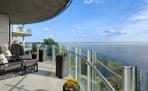 Condo in Pointe-Claire, Quebec, Canada 1