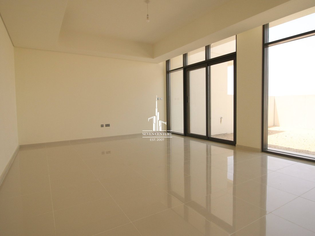 Villa in Damac Hills 2, Dubai, United Arab Emirates 2 - 18903664