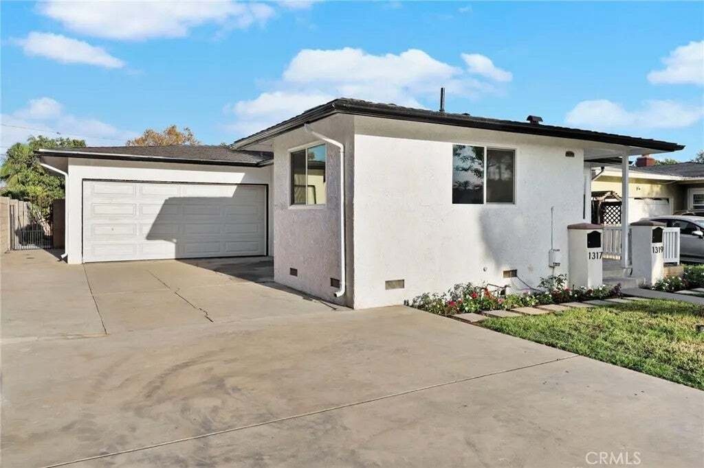 Santa Ana, California, United States 4 - 18903037