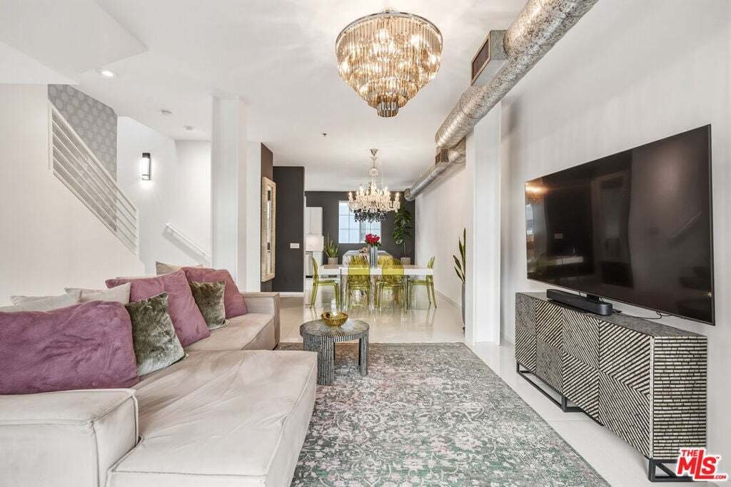 Condo in Los Angeles, California, United States 3 - 18902790