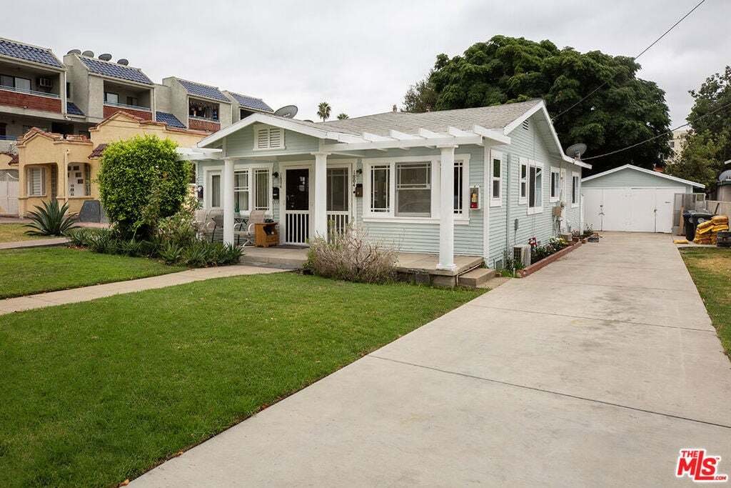 Glendale, California, United States 3 - 18902787