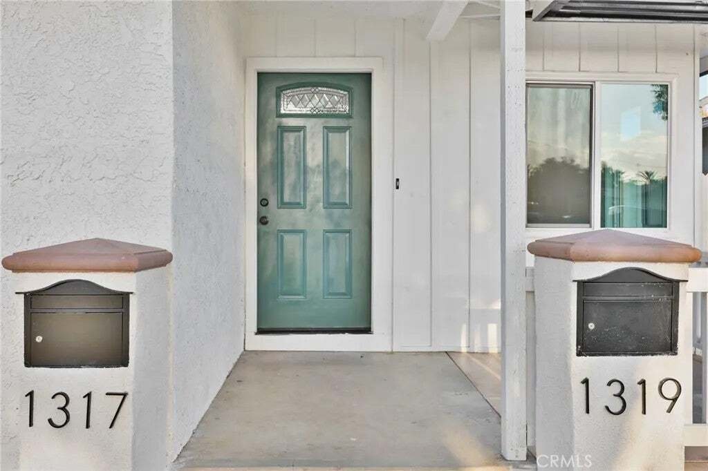 Santa Ana, California, United States 5 - 18903037