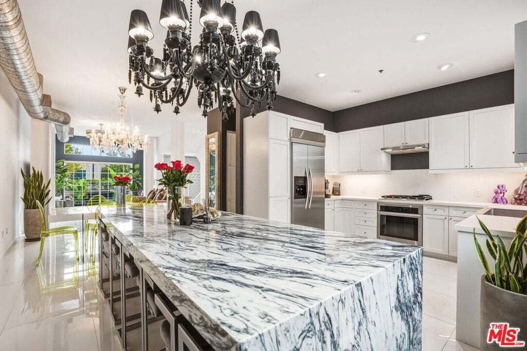 Condo in Los Angeles, California, United States 1 - 18902790