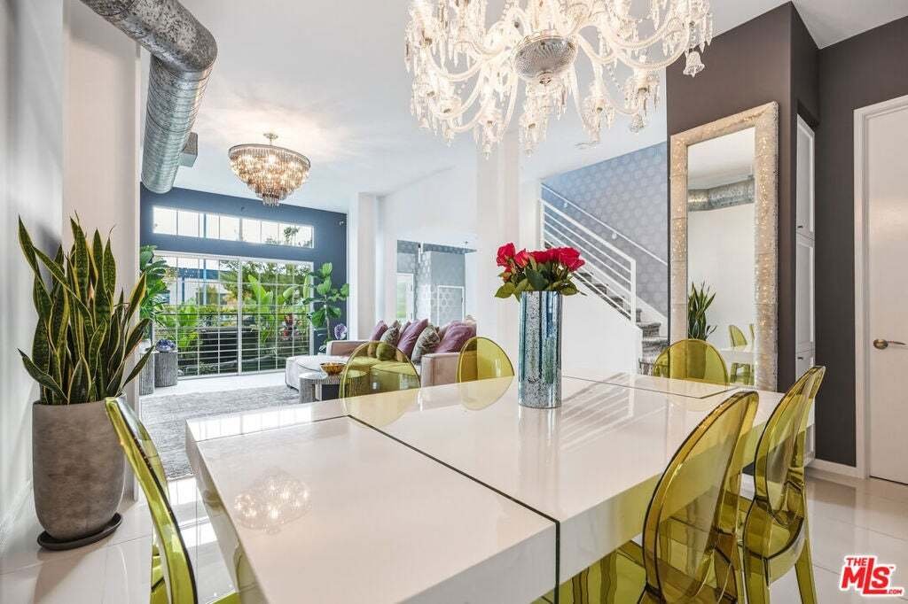 Condo in Los Angeles, California, United States 5 - 18902790