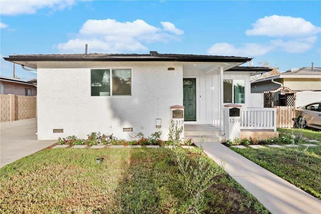 Santa Ana, California, United States 1 - 18903037