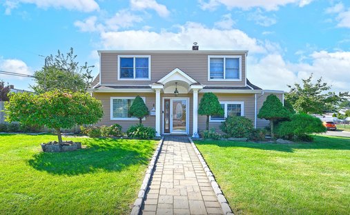 House in Levittown, New York, United States 1