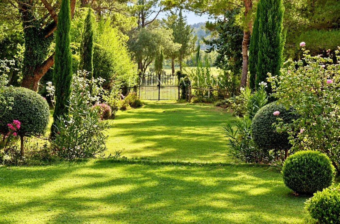 House in Orgon, Provence-Alpes-Côte d'Azur, France 4 - 15723632
