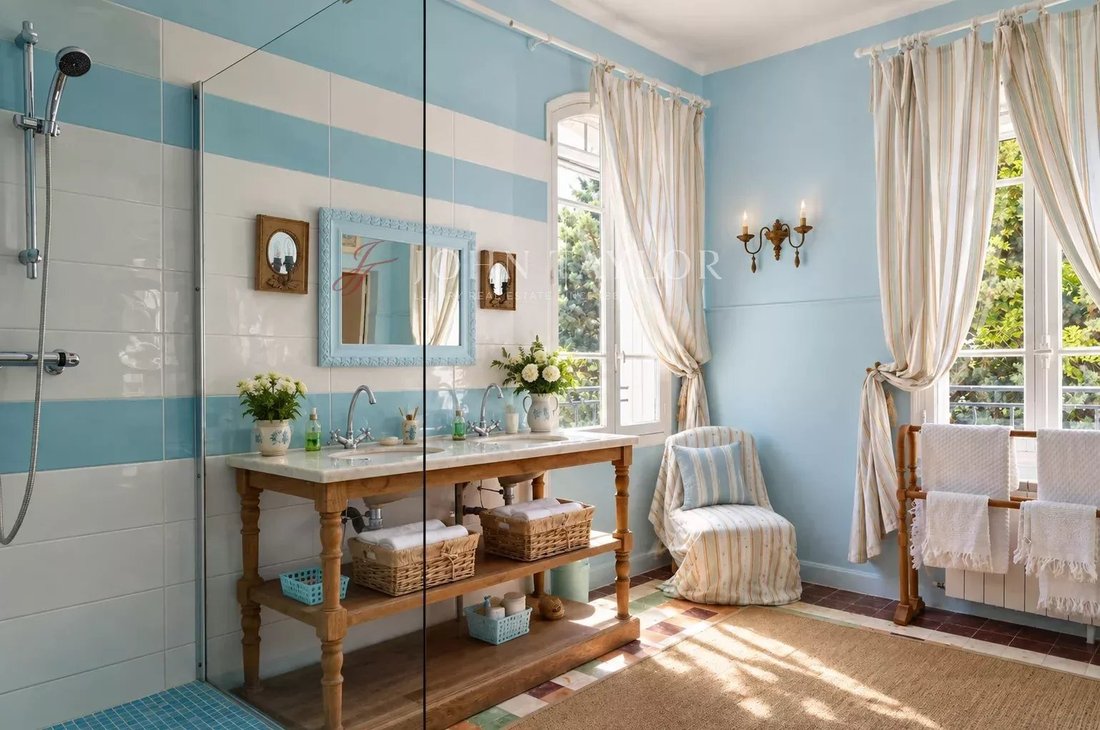 House in Orgon, Provence-Alpes-Côte d'Azur, France 5 - 15723632