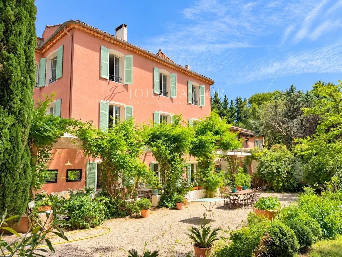 House in Orgon, Provence-Alpes-Côte d'Azur, France 1 - 15723632