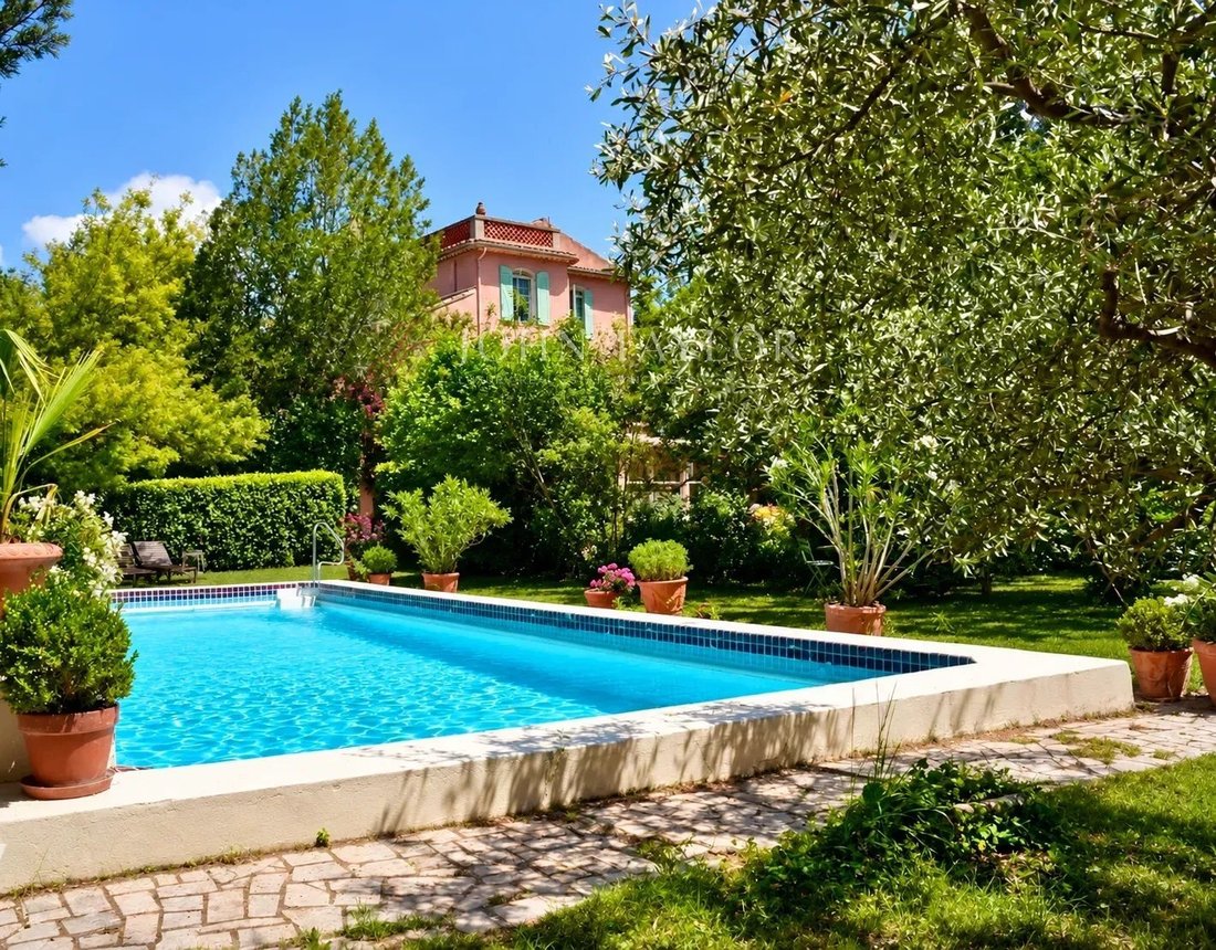 House in Orgon, Provence-Alpes-Côte d'Azur, France 2 - 15723632