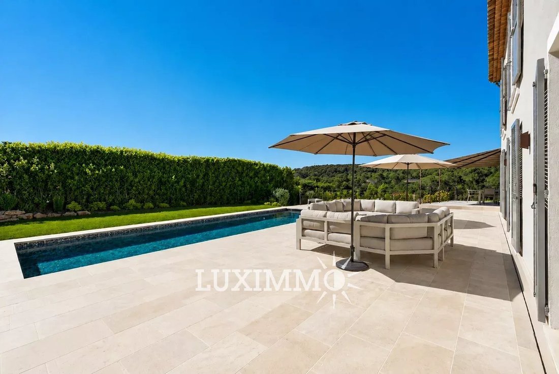 Villa a Mougins, Provenza-Alpi-Costa Azzurra, Francia 2 - 18904312