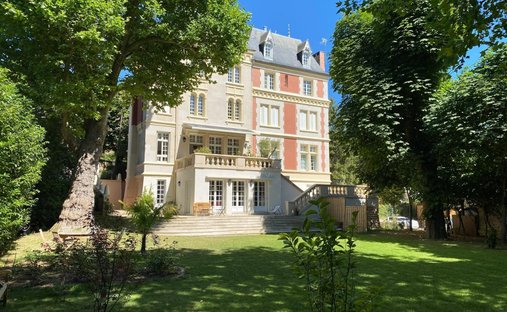 Apartment in Chateau de Vaucresson, Vaucresson, France 1