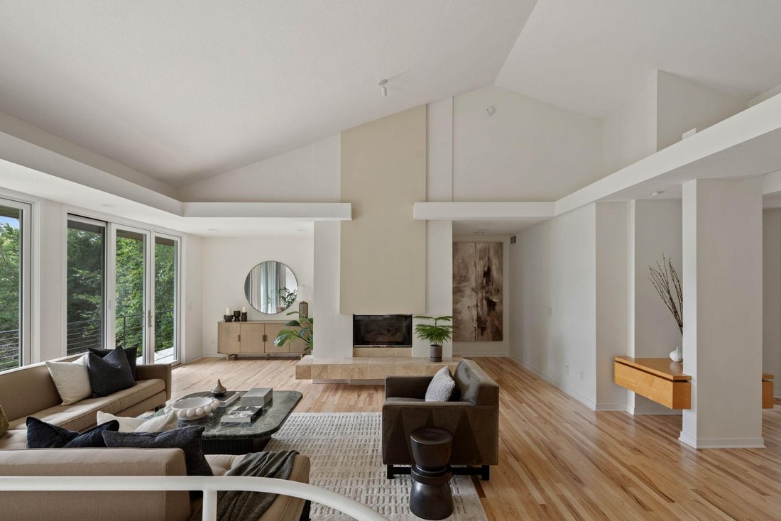 House in Chanhassen, Minnesota, United States 4 - 18904475