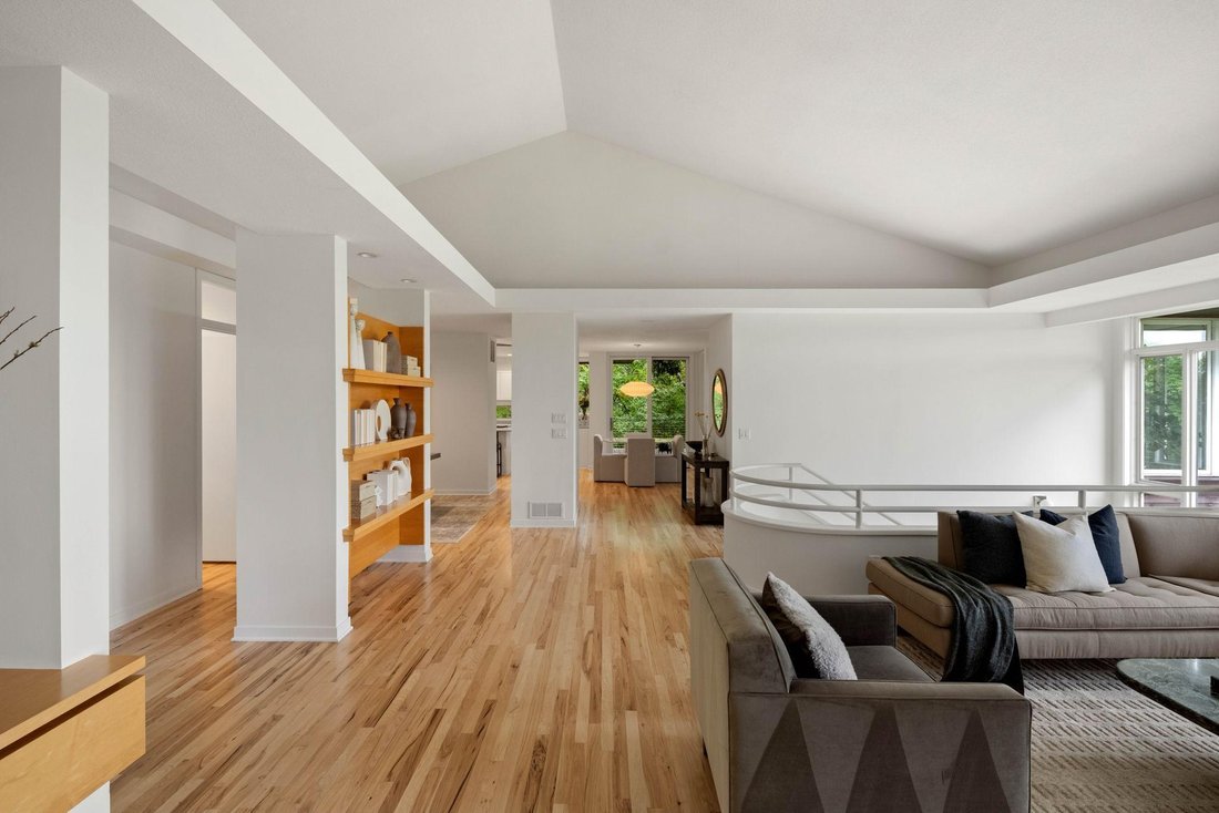 House in Chanhassen, Minnesota, United States 5 - 18904475