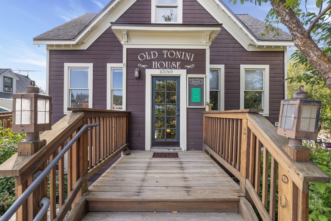 Truckee, California, United States 2 - 18904493
