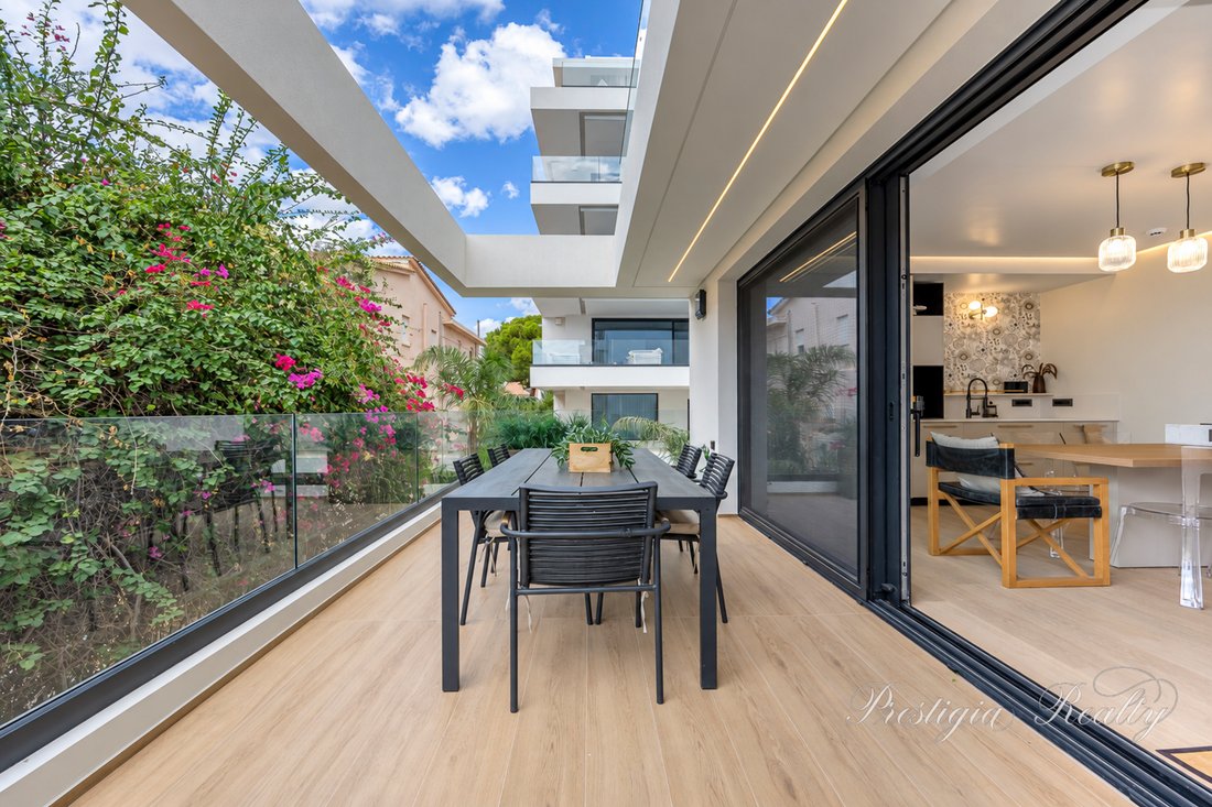 Apartment in Voula, Attica, Greece 1 - 18905084