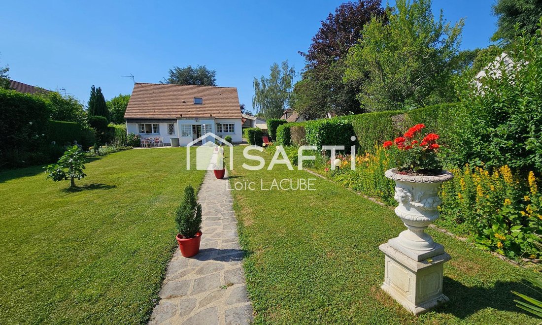 House in Le Tremblay-sur-Mauldre, Ile-de-France, France 2 - 18233287