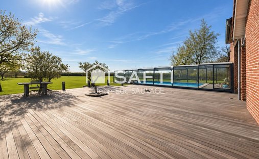 Maison à Ouest, Merville, France 1