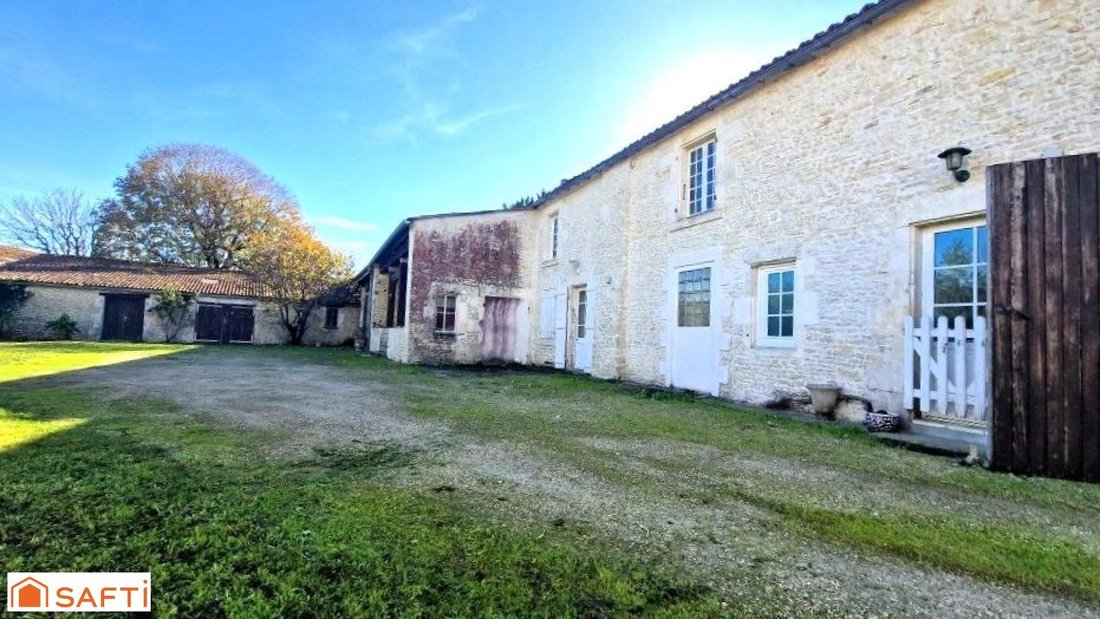 House in Saint-Sauveur-d'Aunis, Nouvelle-Aquitaine, France 1 - 16583257