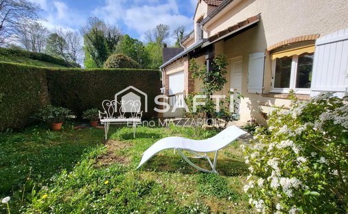 House in Forêt, Saint-Germain-en-Laye, France 1