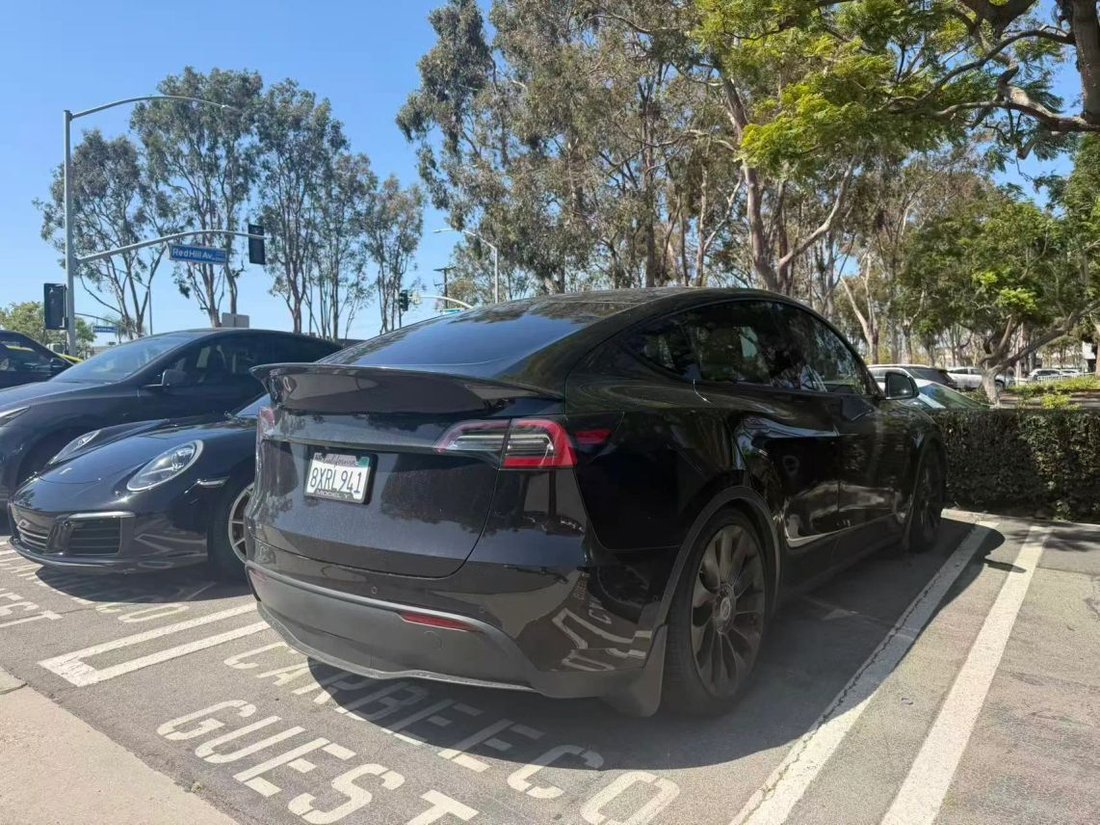 Suv in Costa Mesa, CA, United States 2 - 18904854