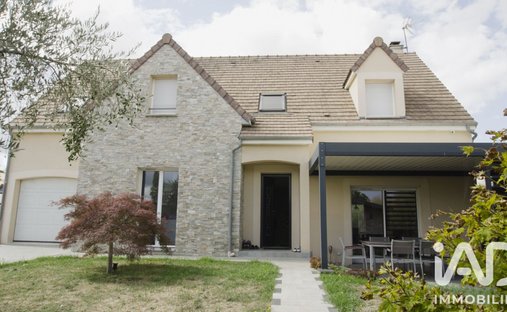 House in Nord, Arpajon, France 1
