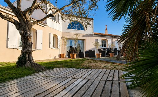 House in Sud, Nieul-sur-Mer, France 1