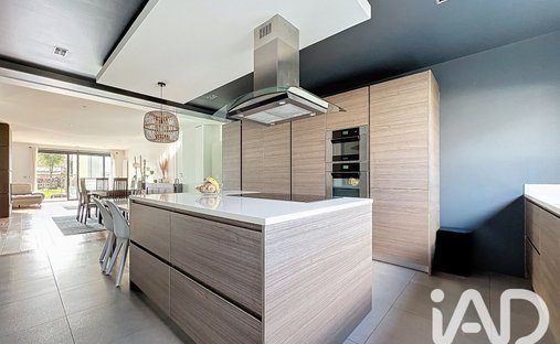 House in Mont Valérien, Nanterre, France 1