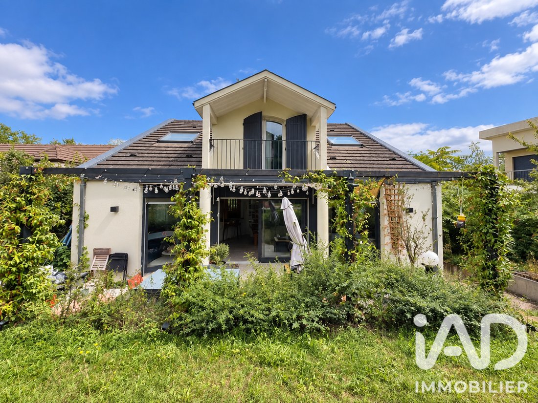 House in Le Port-Marly, Ile-de-France, France 1 - 18907601