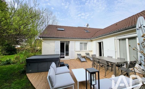 House in Belle Croix, Ozoir-la-Ferriere, France 1