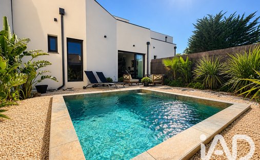 House in Saint-Cyprien, Occitania, France 1