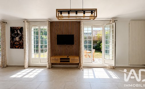 House in Grenat, Longjumeau, France 1