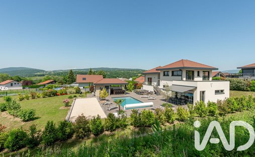 House in Saint-Martin-Bellevue, Filliere, France 1