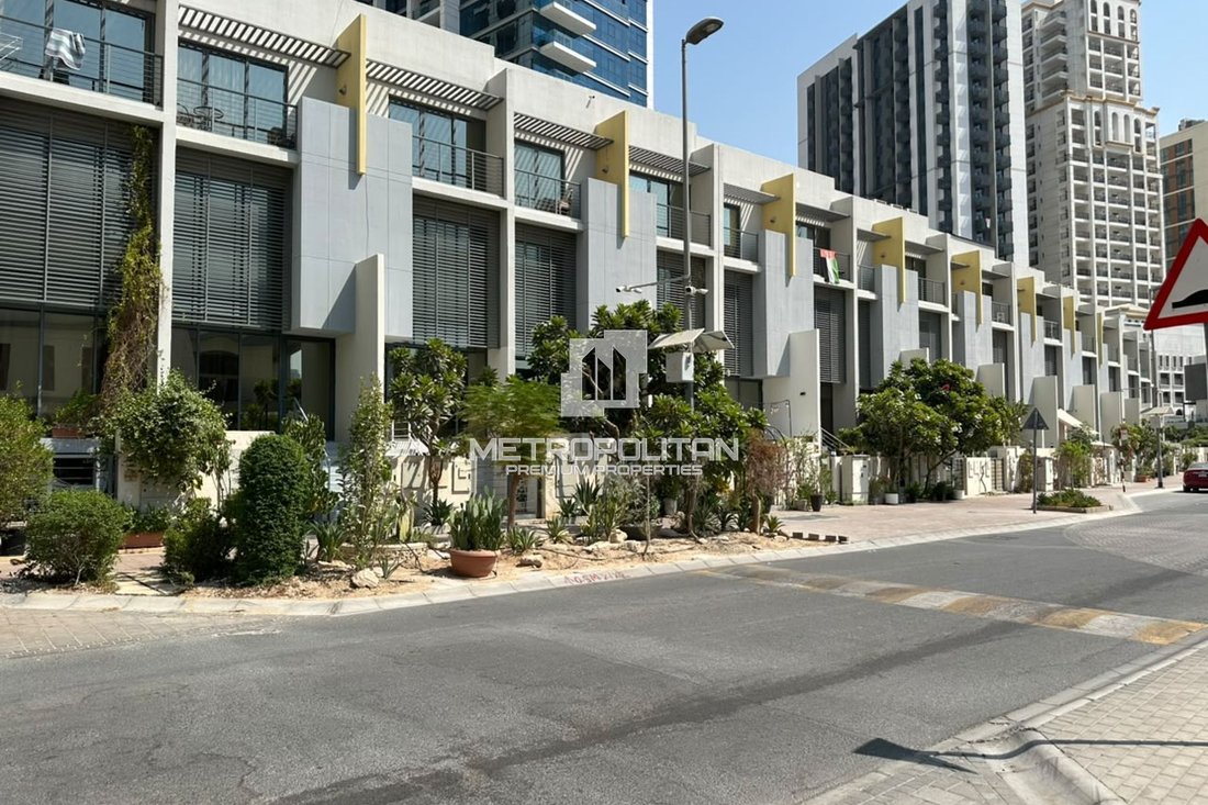 Townhouse in JVC / Jumeirah Village Circle, Dubai, United Arab Emirates 1 - 18616280