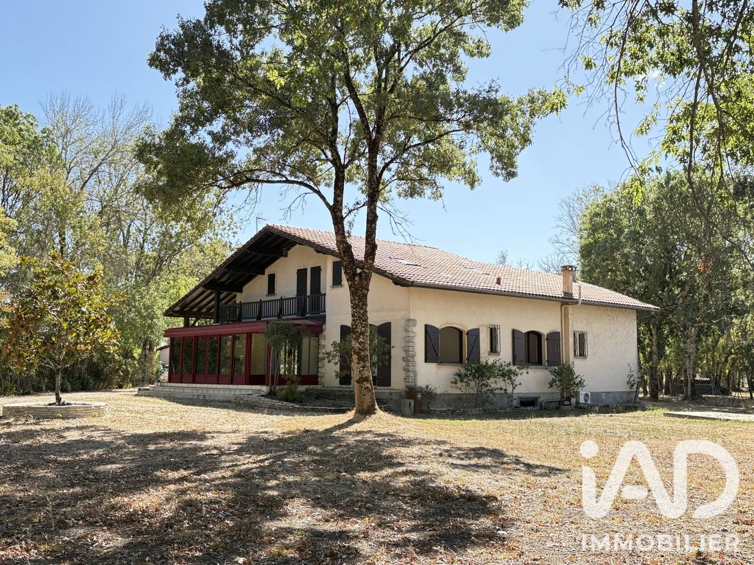 House in La Plaine, Saint-Loubes, France 2 - 18907429