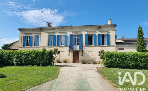 House in Isle-Saint-Georges, Nouvelle-Aquitaine, France 1