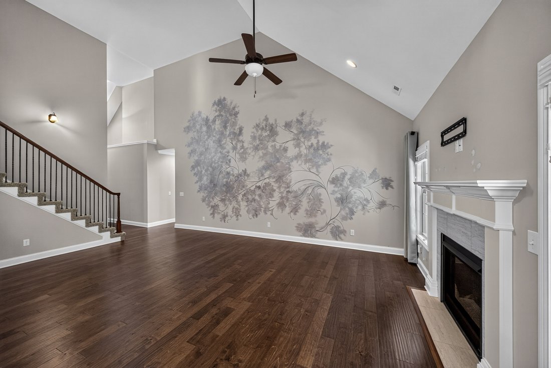 Lenoir City, Tennessee, United States 4 - 18904647