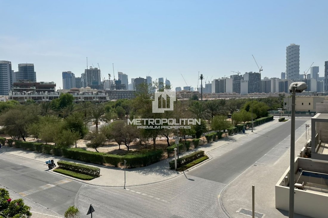 Townhouse in JVC / Jumeirah Village Circle, Dubai, United Arab Emirates 2 - 18616280