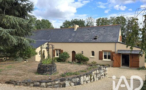 House in Longuenee-en-Anjou, Pays de la Loire, France 1