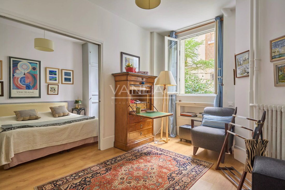 Apartment in Saint Thomas d'Aquin, Paris 7e Arrondissement, Paris 5 - 18907362