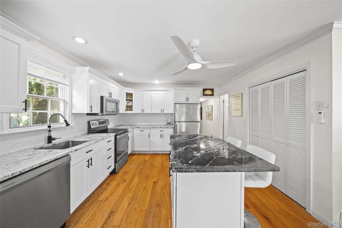 Co Op in Southampton, New York, United States 5 - 18917085