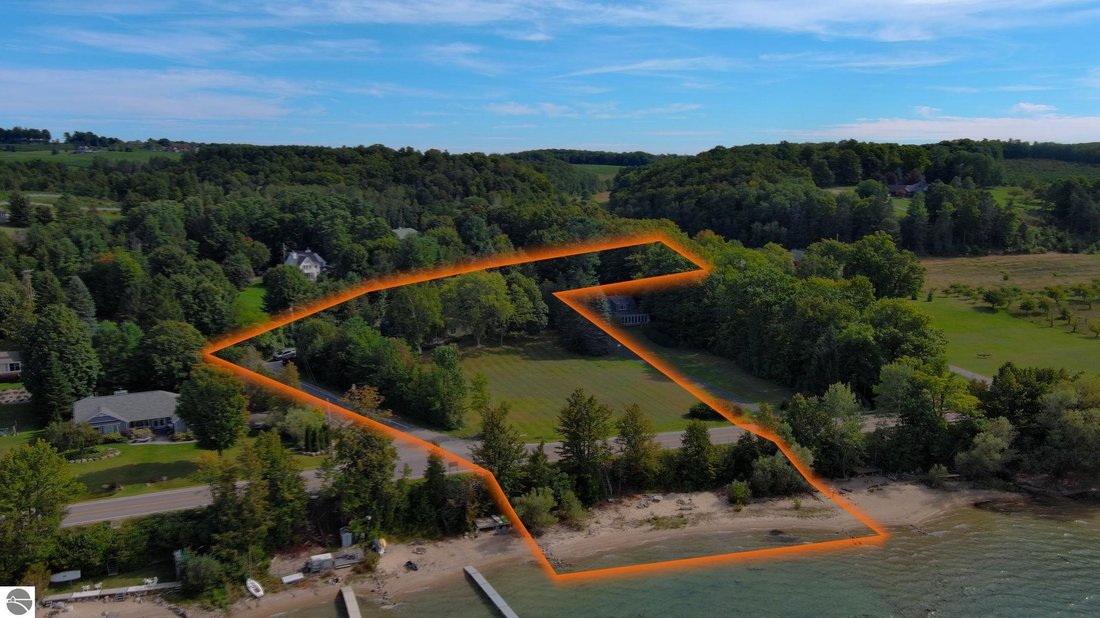 House in Traverse City, Michigan, United States 4 - 18906084